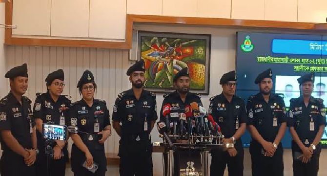 যাত্রাবাড়ীতে র‌্যাবের অভিযানে দুই আগ্নেয়াস্ত্রসহ তিন অস্ত্রধারী গ্রেফতার