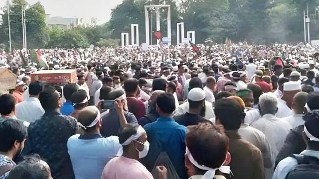 শহীদ মিনারে এমপিওভুক্ত শিক্ষক-কর্মচারীরা নবম দিনের মতো
