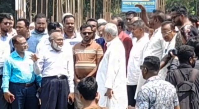 খুলনায় নগরিতে চলমান অবকাঠামোগত উন্নয়ন কার্যক্রম তদারকিতে দিনব্যাপী পরিদর্শন করেছেন