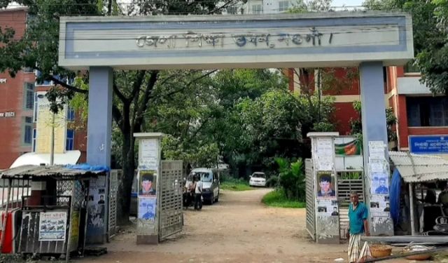 নওগাঁর ৬ উপজেলায় মাধ্যমিক শিক্ষা অফিসার না থাকায় ভোগান্তিতে শিক্ষক-কর্মচারীরা