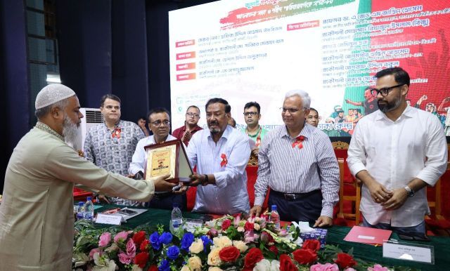 গণঅভ্যুত্থানের বর্ষপূর্তিতে আইইবি ঢাকা কেন্দ্রের উদ্যোগে আলোচনা সভা ও শহীদ পরিবারকে সম্মাননা প্রদান