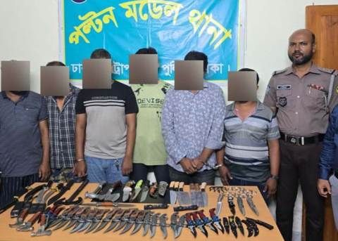 বায়তুল মোকাররম এলাকায় অভিযান: দেশীয় অস্ত্রসহ ছয়জন গ্রেফতার