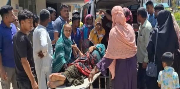 নড়াইলের সদরে গ্রাম্য আধিপত্য বিস্তার নিয়ে দুপক্ষের সংঘর্ষে নারীসহ ৩০ জন আহত হয়েছে